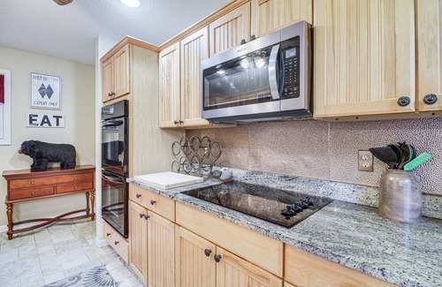 Massanutten Cabin | Resort Home on Mountain Golf Course w/Deck & View