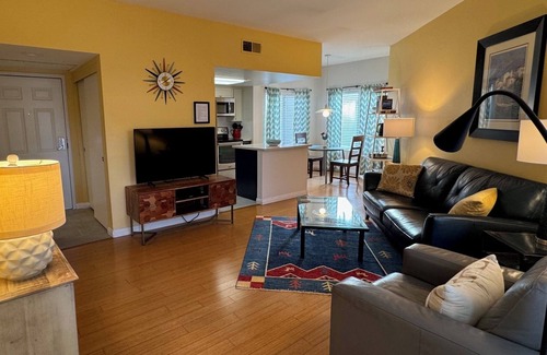 Hillcrest Condo | Resort-Like Pnthouse near Zoo/Balboa Park,100% Renewable Energy, Monthly Booking