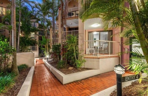Spring Hill Apartment | Resort living in city centre with free parking