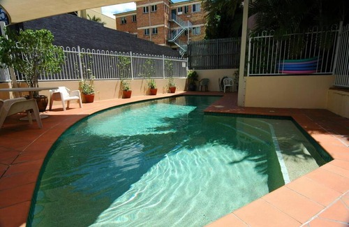 Spring Hill Apartment | Resort living in city centre with free parking
