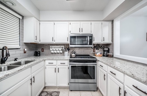 Table Rock Condo | Resort Pool, Kiddos, Private XL Deck, Spacious, 2Kings, HotTub PtRoyale CLEAN!