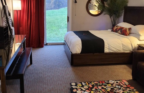 Vernon House | Resort room IN Minerals Resort and Spa!