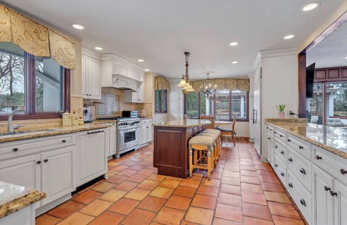Old Brookville House | Resort style house for rent in Old Brookville. Minimum 3 nights stay!