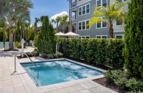 Temple Terrace Apartment | Resort Style - POOL View - HOTUB - Moffitt - Pet - Mid Term Rental - Gated - Gym - Wifi - USF - Elevators - Long Stay - WT1