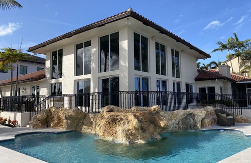 The Cove House | Resort style waterfront home on the intracoastal waterway!