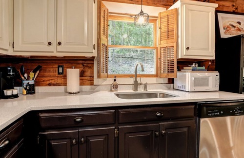 Big Canoe House | Respite at Big Canoe - Wood-burning fireplace, bright interiors, Wifi