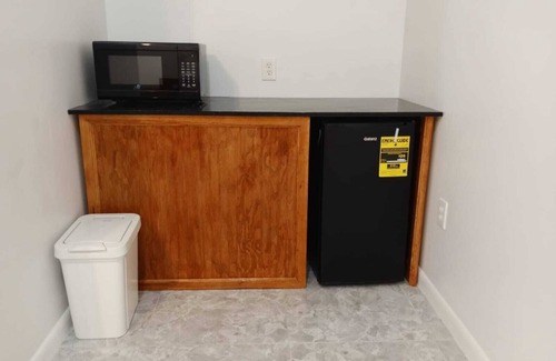 Marsh Harbour Apartment | Rest Easy Nightly Rental Charming 1-bedroom with AC, WiFi in Marsh Harbour