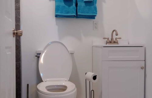 Marsh Harbour Apartment | Rest Easy Nightly Rental Charming 1-bedroom with AC, WiFi in Marsh Harbour