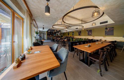 Chomutov House | Restaurace a Pension Hřebíkárna