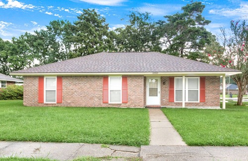 South Baton Rouge House | Restaurants, Shopping, LSU - Trendy Remodel Excellent Location - Siegen and I-10