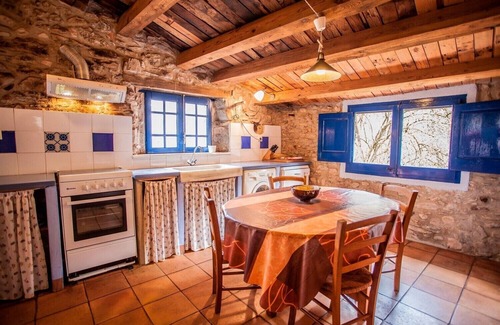 Riudaura Cottage | Restored mill 4 p, heated communal swimming pool (S Sta. to P. Decbre.)