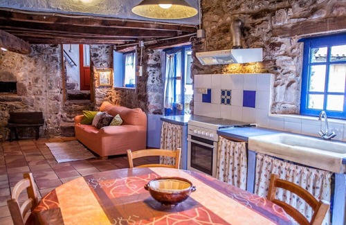 Riudaura Cottage | Restored mill 4 p, heated communal swimming pool (S Sta. to P. Decbre.)