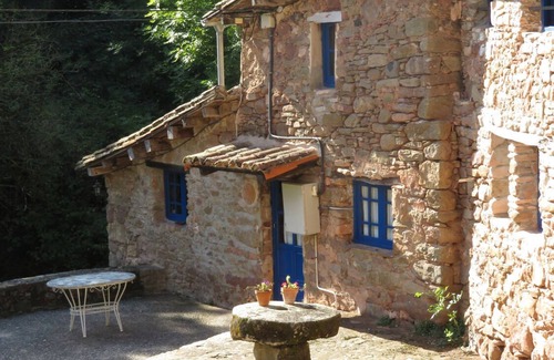 Riudaura Cottage | Restored mill 4 p, heated communal swimming pool (S Sta. to P. Decbre.)