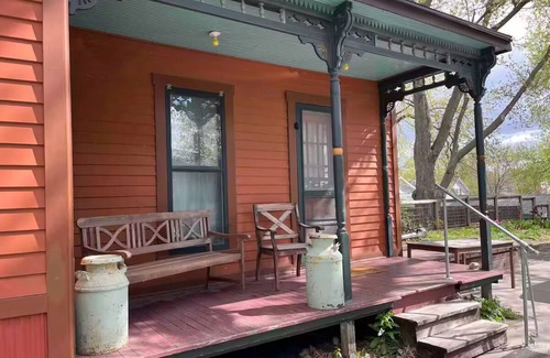 Des Moines House | Restored Victorian, Walk & Bike