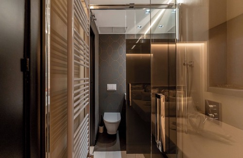 Ibiza Apartment | Retiro at Your Doorstep: Enjoy the Heart of Madrid