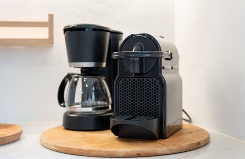 Alporchinhos Apartment | Retiro T2 c/Piscina em Porches por Lovelystay