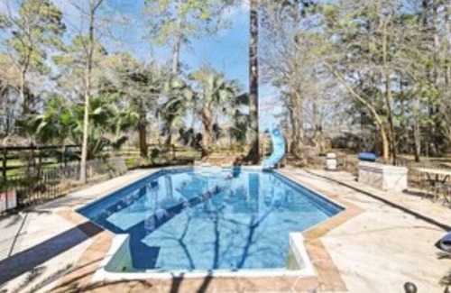 Tomball House | Retreat with Pool and Fun