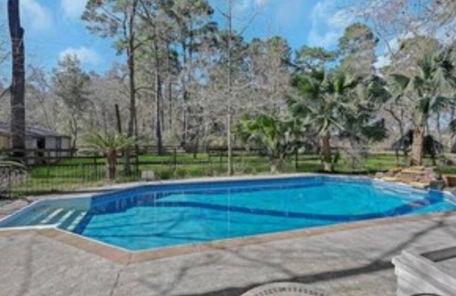 Tomball House | Retreat with Pool and Fun
