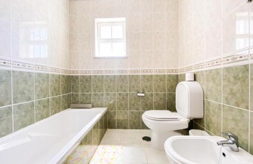 Espiche Apartment | Retreat with Terrace and View in Espiche #1887