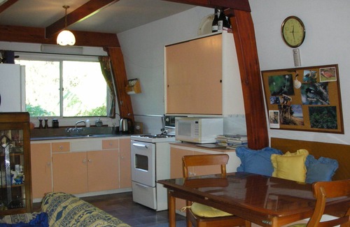 Duncan Bay Cottage | Retro Bach in Stunning Tennyson Inlet