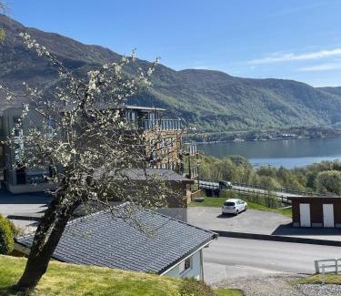 Ulsteinvik Apartment | Retro hus med fin beliggenhet