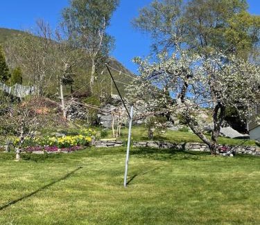 Ulsteinvik Apartment | Retro hus med fin beliggenhet