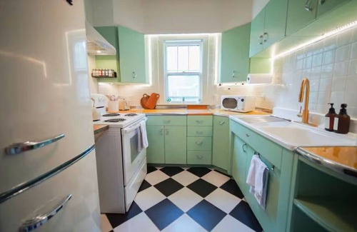 Southeast Omaha Apartment | Retro Retreat|Funky Vibes Duplex