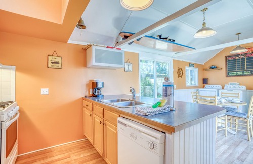 Lincoln City House | Retro-Surf Family Fun With Spacious Yard, Hot Tub, and Allows Dogs!
