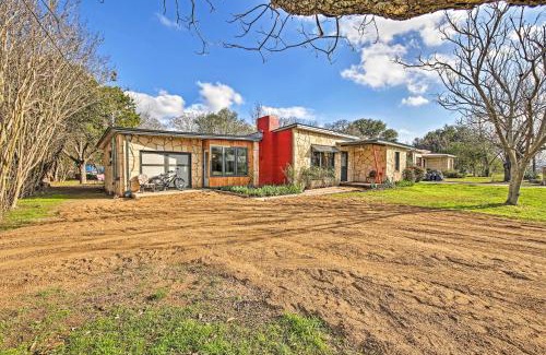 Blanco House | Retro Updated Blanco Abode - Steps to Main Street!