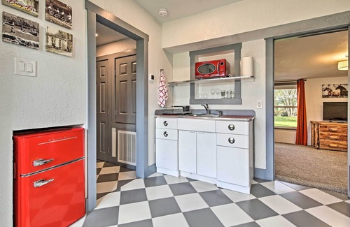 Blanco Cottage | Retro Updated Blanco Abode - Steps to Main Street!
