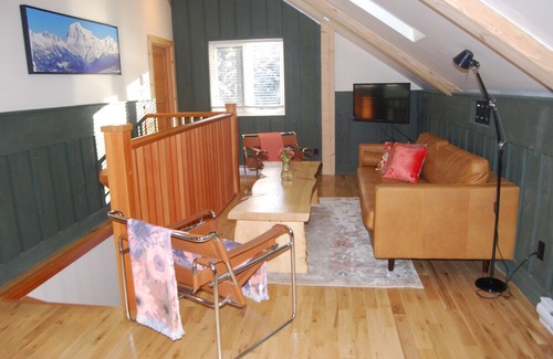 Mount Robson Cabin | Revelation Valley Carriage House Near Jasper National Park