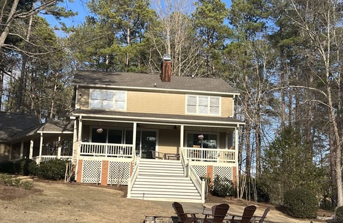 Lake Oconee House | Reynolds Lake House-perfect for your Master’s trip or golf trip.