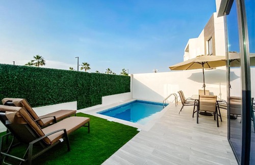 Mina Al Arab Villa | RH- 4BR Luxurious Villa with Private Pool, beach access