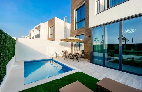 Mina Al Arab Villa | RH- 4BR Luxurious Villa with Private Pool, beach access