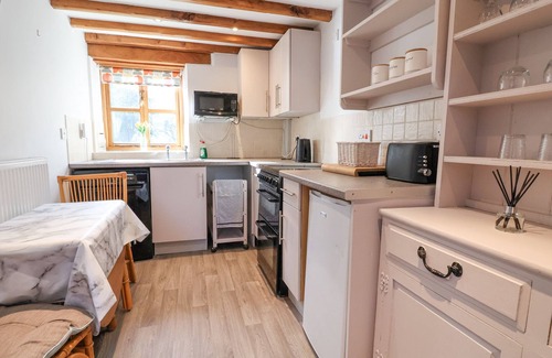 Llanynys Cottage | RHYDONNEN BACH, family friendly, with open fire in Llanrhaeadr