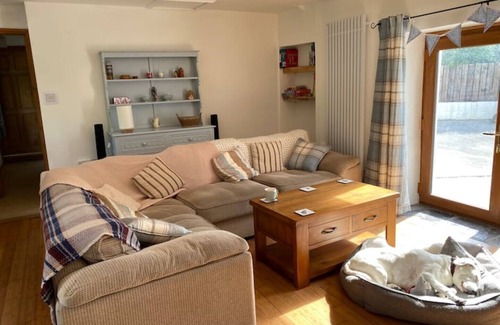 Llandysul House | Rhydwen Cottage - Cosy and Quiet