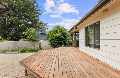 Rhyll House | Rhyll Rendezvous - 400m from beach