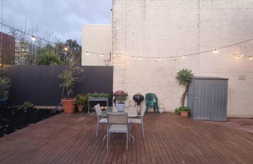 Richmond North House | Richmond Delights - 4 Bedrooms and a Big Backyard