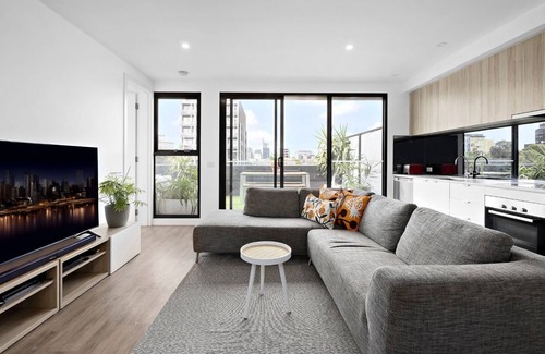 Richmond Apartment | Richmond Retreat - unbeatable convenience and lifestyle at your doorstep