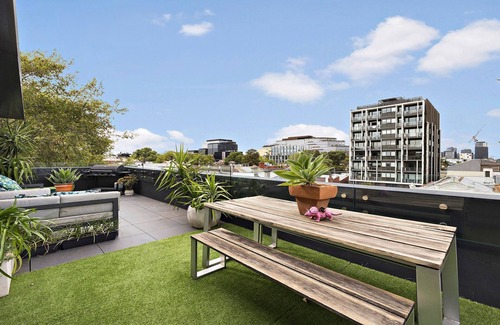 Richmond Apartment | Richmond Retreat - unbeatable convenience and lifestyle at your doorstep