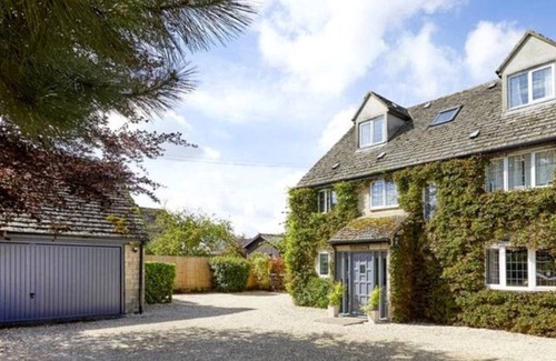 Witney House | Rickyard in The Cotswolds
