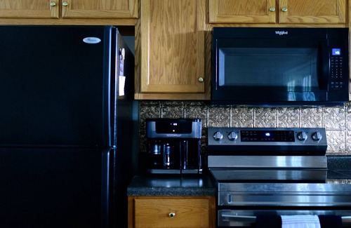 Lenoir House | Ridgeline Retreat: Cozy Home with Amazing Mountain Views! Pet Friendly