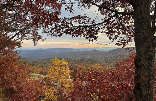 Lenoir House | Ridgeline Retreat: Cozy Home with Amazing Mountain Views! Pet Friendly
