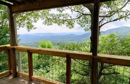 Lenoir House | Ridgeline Retreat: Cozy Home with Amazing Mountain Views! Pet Friendly