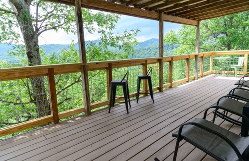 Lenoir House | Ridgeline Retreat: Cozy Home with Amazing Mountain Views! Pet Friendly