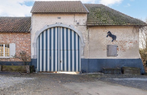 Velm House | Riding School Farm Stay