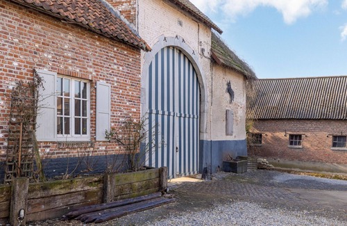 Velm House | Riding School Farm Stay