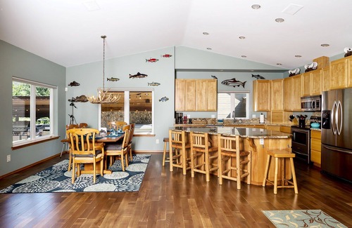 Ardenvoir House | Riffle River Lodge-River, WI-FI, Dogs, Game Room