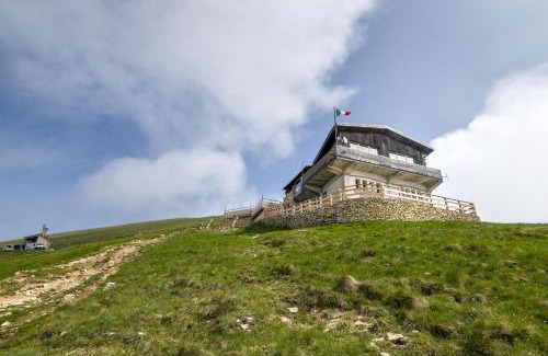 Ferrara di Monte Baldo House | Rifugio Chierego - 1911m