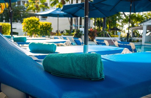 Hastings Hotel | Right at Savannah’s Beachfront! 2 Large Units w/View, Onsite Pool, Parking!
